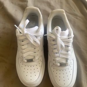 Nike kids air force 1’s size 5